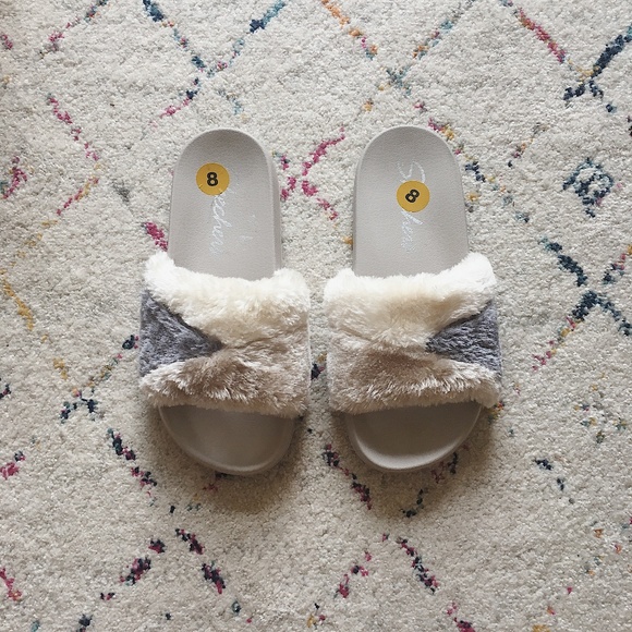 skechers fuzzy slides